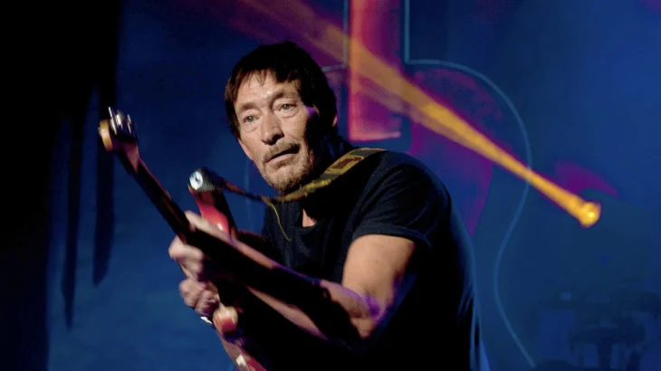 Умер британский певец Крис Ри, исполнивший песню «Looking for the Summer» Умер британский певец Крис Ри, исполнивший песню «Looking for the Summer»