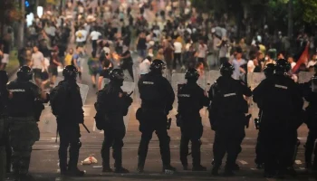 6 полицейских пострадали в ходе беспорядков в Сербии