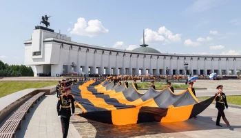 Более 2,6 тысяч кадет стали участниками парада у стен Музея Победы