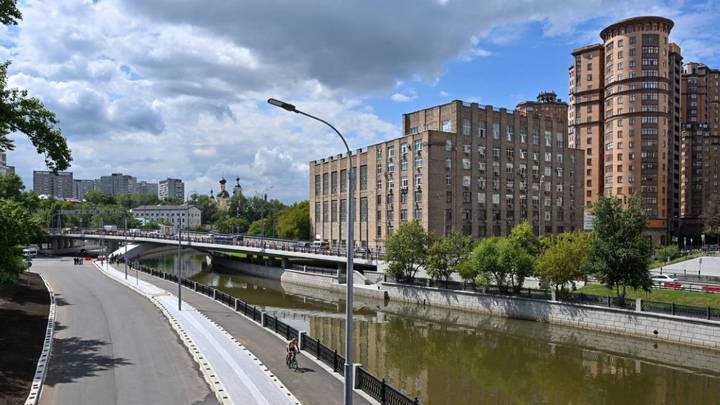 Собянин: В 2024 году благоустроят около 20 километров набережных реки Яузы