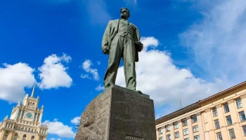 Инсталляция "Маяковский. Душа Москвы" появилась на Триумфальной площади