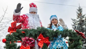 Деды Морозы и Снегурочки поздравили пациентов РДКБ с Новым годом
