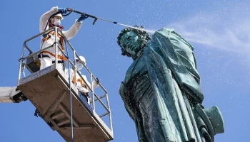 Более 1,1 тыс памятников промыли в Москве в рамках месячника по благоустройству