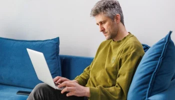 Около 90 тыс контрактов заключили на портале поставщиков с помощью бота в 2024 году