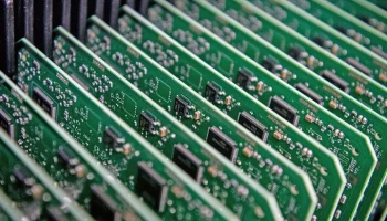 Московская компания увеличила выпуск материнских плат благодаря федпроекту