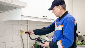 Москвичам рассказали, как отличить сотрудника газовой службы от мошенника