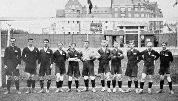 У судей даже не было свистка: что изменилось в футболе за более чем сто лет