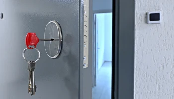 В РФ стали массово возвращать квартиры продавцам после скандала с Долиной