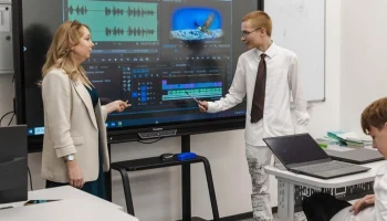 Собянин: более 90% выпускников предпрофклассов поступили в вуз по своему профилю