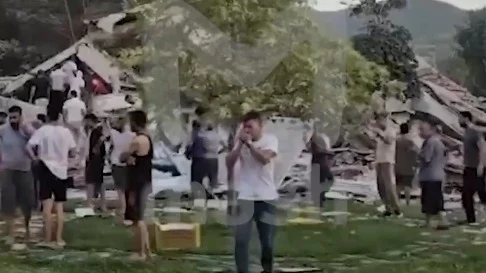 Целый район обрушился из-за мощного землетрясения в Турции Целый район обрушился из-за мощного землетрясения в Турции