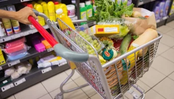 Forbes: ФНС закроет четыре тысячи магазинов сети "Светофор"