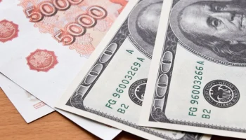 Внебиржевой курс доллара превысил 84 рубля