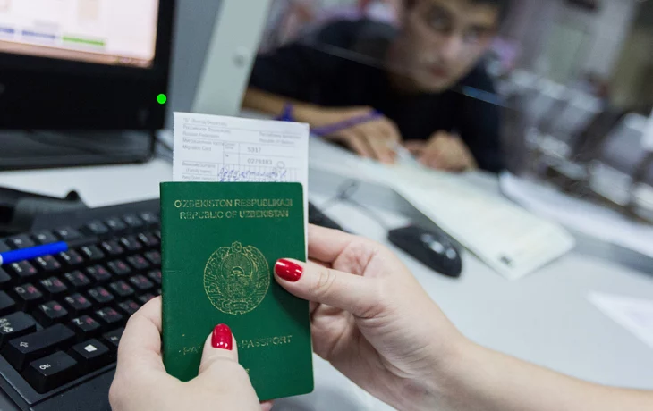 Военные в Кольцове раздали повестки не состоявшим на учете мигрантам Военные в Кольцове раздали повестки не состоявшим на учете мигрантам