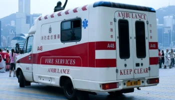 Мужчина напал с ножом на прохожих у школы в Китае