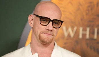 Актер Юрий Колокольников посетил премьеру "Белого лотоса" в Лос-Анджелесе