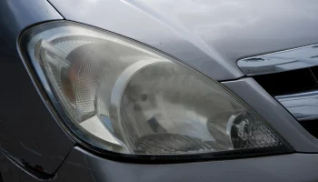 СМИ: Водителей могут обязать использовать номерные знаки с триколором