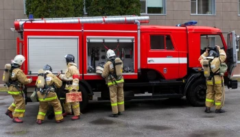 Резервуар загорелся на нефтебазе в Туапсе