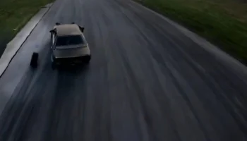 Шина слетела с авто и вернулась на место во время чемпионата по дрифту в Петербурге