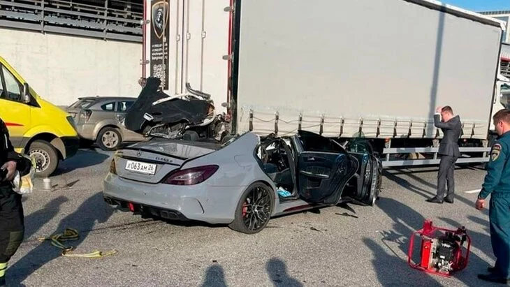 Два автомобиля столкнулись на Филатовском шоссе в Москве Два автомобиля столкнулись на Филатовском шоссе в Москве