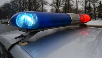 Грузовик опрокинулся на 27-м км МКАД, движение затруднено