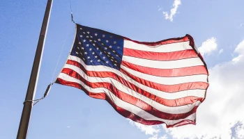 Уолтц: США нужен лидер на Украине, с которым можно вести дела