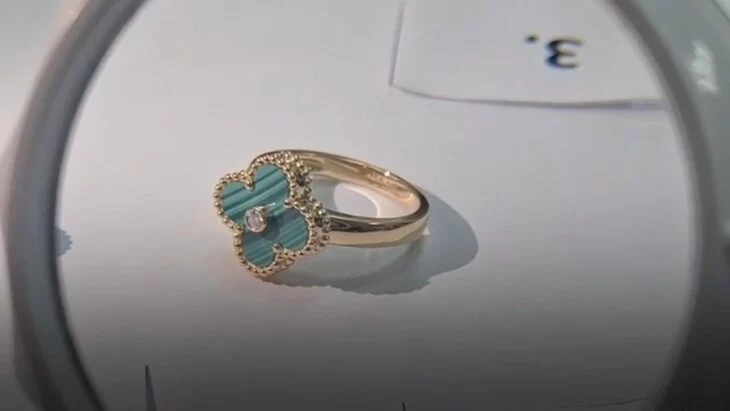 Контрабанда драгоценностей из Китая на 8 млн рублей пресечена на Дальнем Востоке Контрабанда драгоценностей из Китая на 8 млн рублей пресечена на Дальнем Востоке