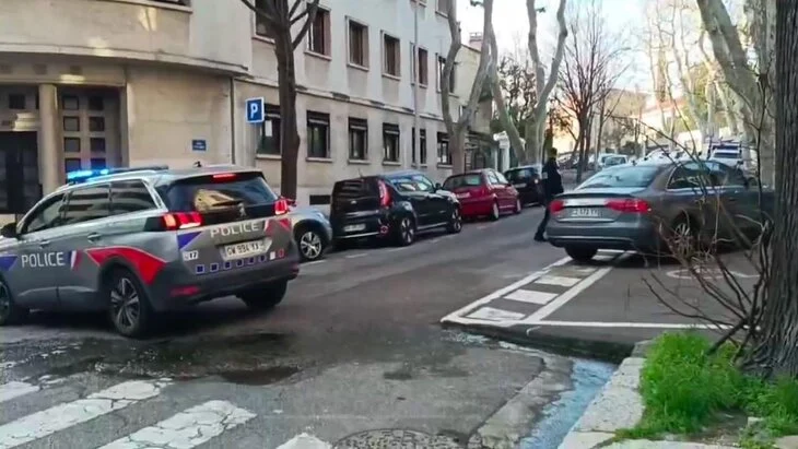 Посольство РФ: сотрудники генконсульства РФ в Марселе не пострадали в результате взрывов