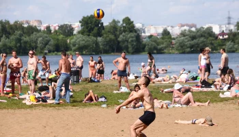 Купание в Белом озере на востоке Москвы запретили из-за качества воды