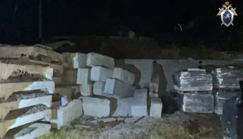 Бетонный блок опрокинулся на ребенка во Владивостоке