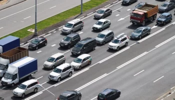 Движение ограничено на 56-м км МКАД из-за ДТП