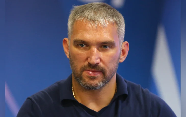 Козленок и золотая клюшка: самые креативные подарки поклонников Овечкину