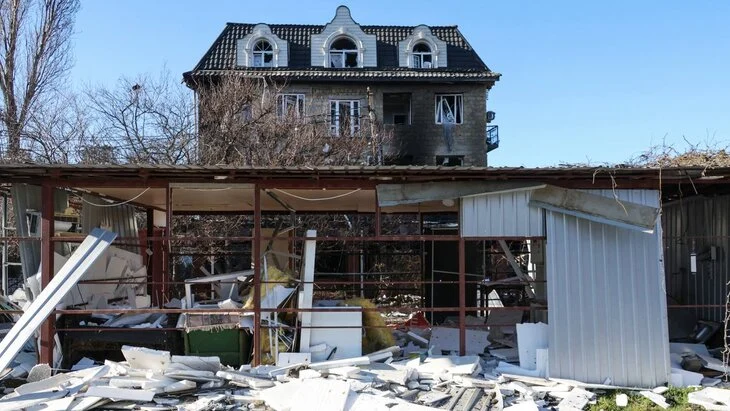 Минздрав сообщил, что 11 пострадавших при ударе ВСУ по Хорлам остаются в больницах Крыма