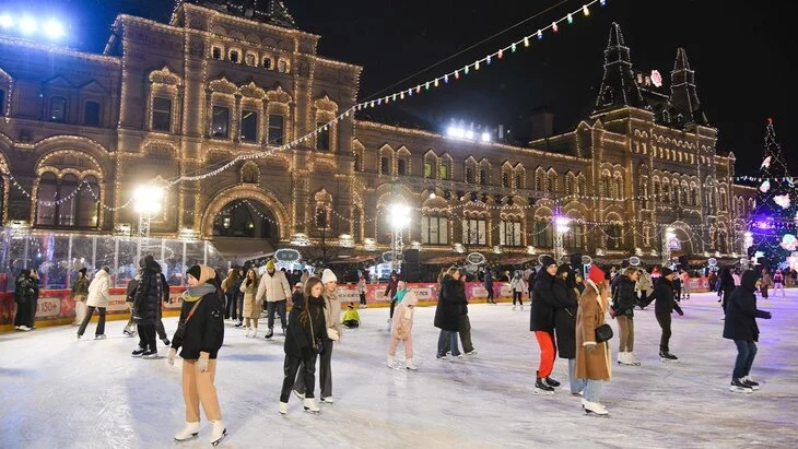 Каток на Красной площади в Москве откроется для гостей с 6 декабря Каток на Красной площади в Москве откроется для гостей с 6 декабря