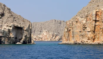 Иран разрешил проход через Ормузский пролив судам, везущим гуманитарную помощь Иран разрешил проход через Ормузский пролив судам, везущим гуманитарную помощь