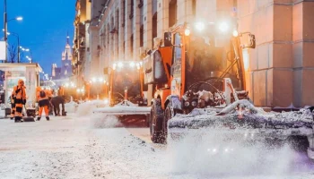 Работы по погрузке и вывозу снега организованы в Москве повсеместно