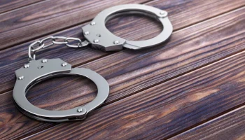 Задержана 19-летняя пособница телефонных мошенников после обмана москвички на 50 млн руб