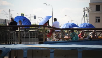 Синоптики сообщили о теплой погоде с небольшим дождем в Москве 17 августа