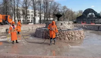Фонтан в Репинском сквере подготовили к новому сезону