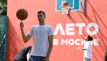 Тимофей Мозгов проведет мастер-класс по баскетболу на Петровском бульваре