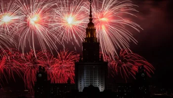 Праздничный салют в честь Дня Победы состоялся в Москве