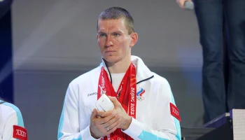 Лыжник Александр Большунов одержал первую победу в сезоне