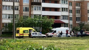 СОБР нейтрализовал вооруженного мужчину, забаррикадировавшегося в квартире в Петербурге