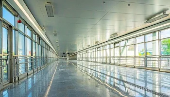 Собянин: 140-метровый пешеходной мост связал две станции метро "Текстильщики"