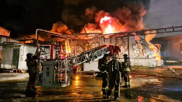 Пожар на складе Москвы мог произойти из-за нарушения проведения сварочных работ Пожар на складе Москвы мог произойти из-за нарушения проведения сварочных работ