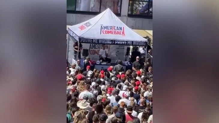 Неизвестный выстрелил в американского блогера Чарли Кирка в Юте Неизвестный выстрелил в американского блогера Чарли Кирка в Юте