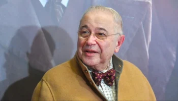 Евгений Петросян назвал слухами сообщения о его госпитализации