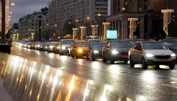 Столичных водителей призвали отложить поездки на автомобиле вечером 2 декабря