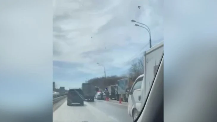 Движение на западе столицы восстановлено после прорыва трубы водоснабжения Движение на западе столицы восстановлено после прорыва трубы водоснабжения