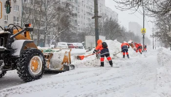 Около 145 тыс человек ликвидируют последствия снегопада в Москве