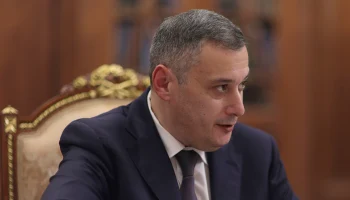 Mash: Попавший в ДТП Хинштейн вернется на работу не раньше, чем через две недели